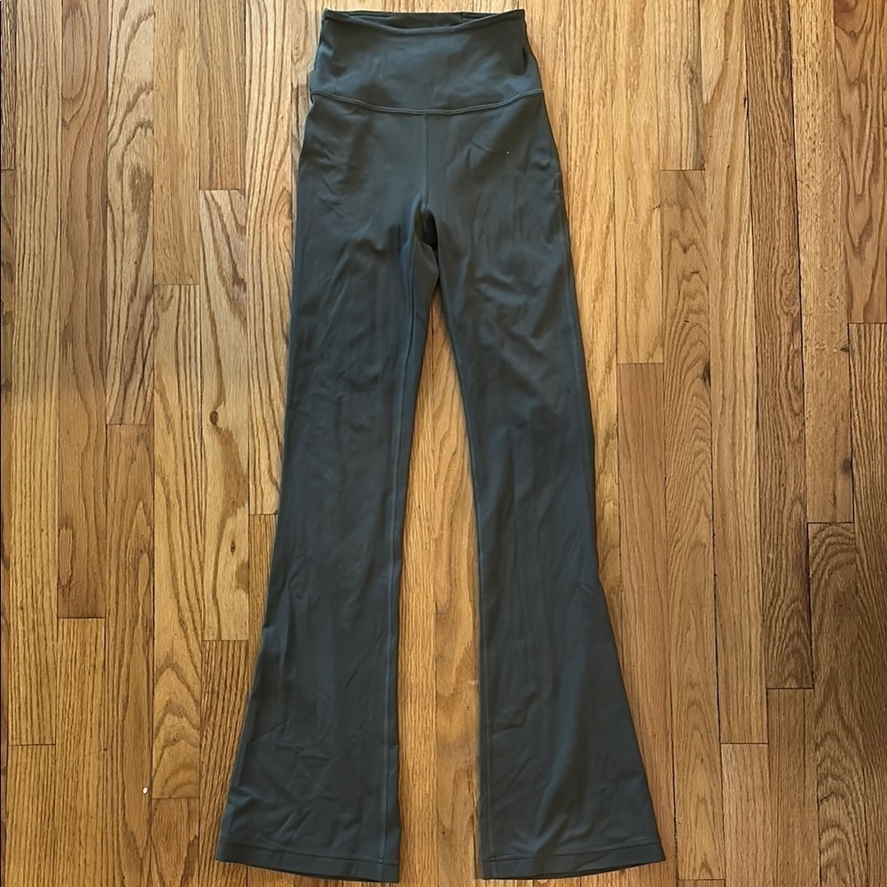 Lululemon sz 2 Groove Super-High-Rise Flared Pant Nulu Regular Army Green